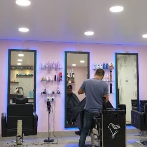 Classic unisex hair and beauty salon